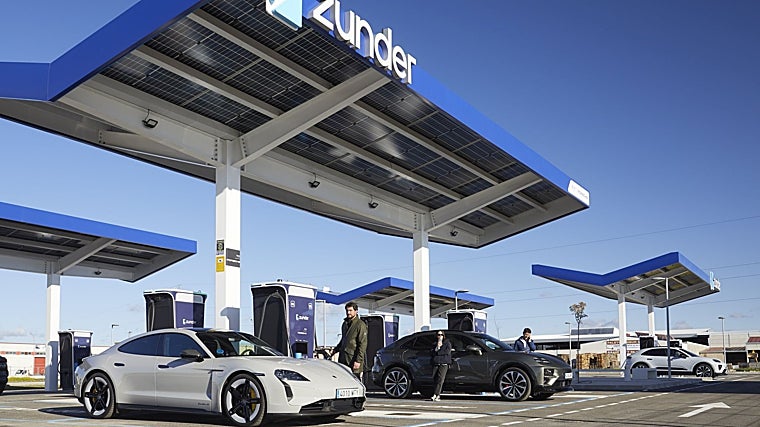 La Estación de carga ultrarrápida de Zunder en Daimiel (Ciudad Real) está en la A-43, uno de los principales corredores que une el este con el oeste peninsular