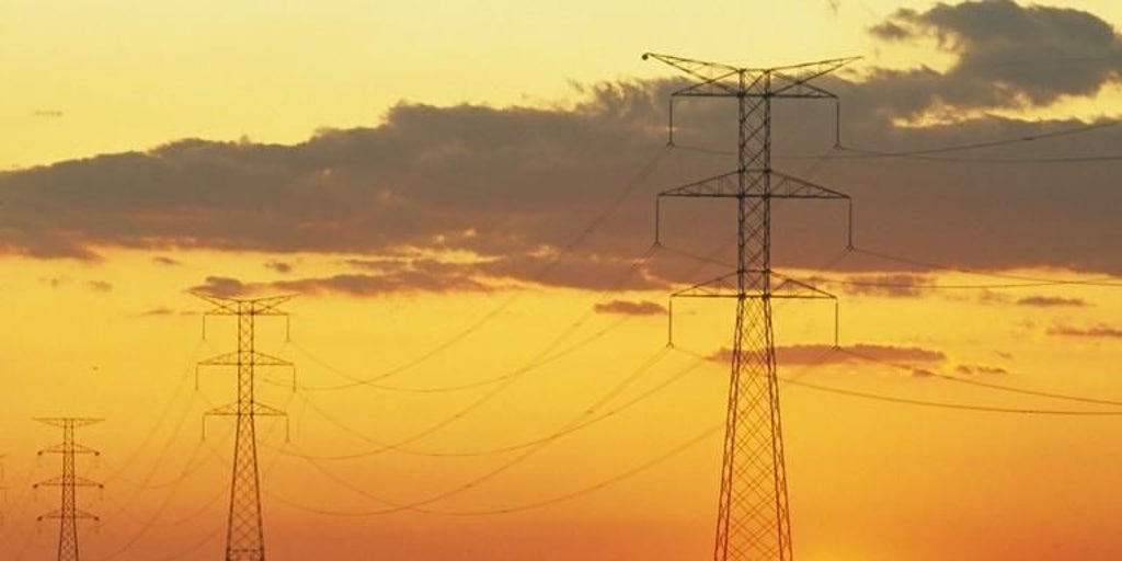 Las eléctricas creen que la CNMC descarta más inversiones en la red