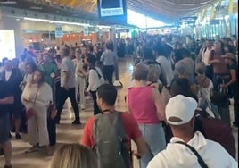 Caos en los controles del aeropuerto de Barajas por la huelga del personal de seguridad
