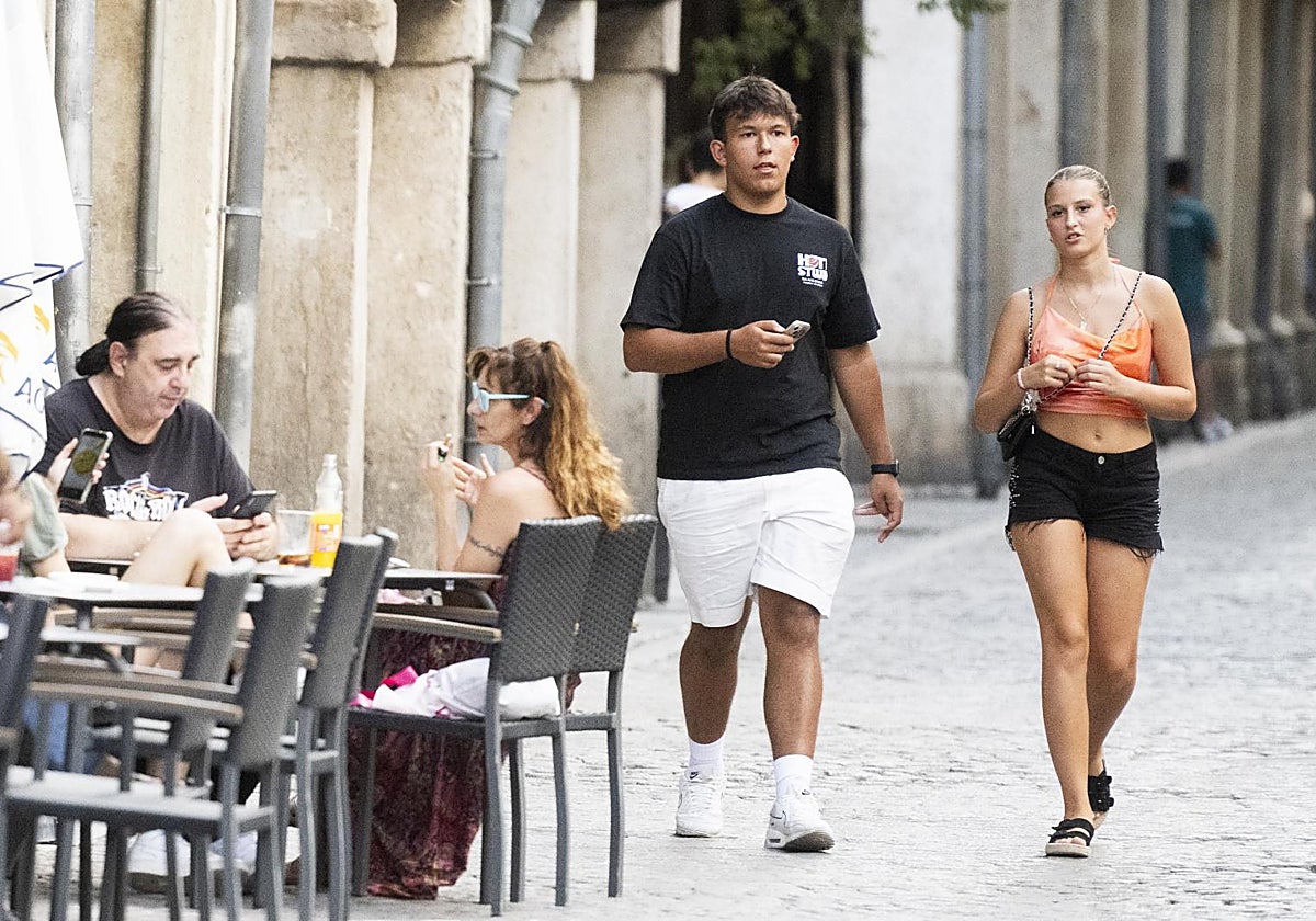 Los jóvenes sufren precariedad laboral y bajos salarios