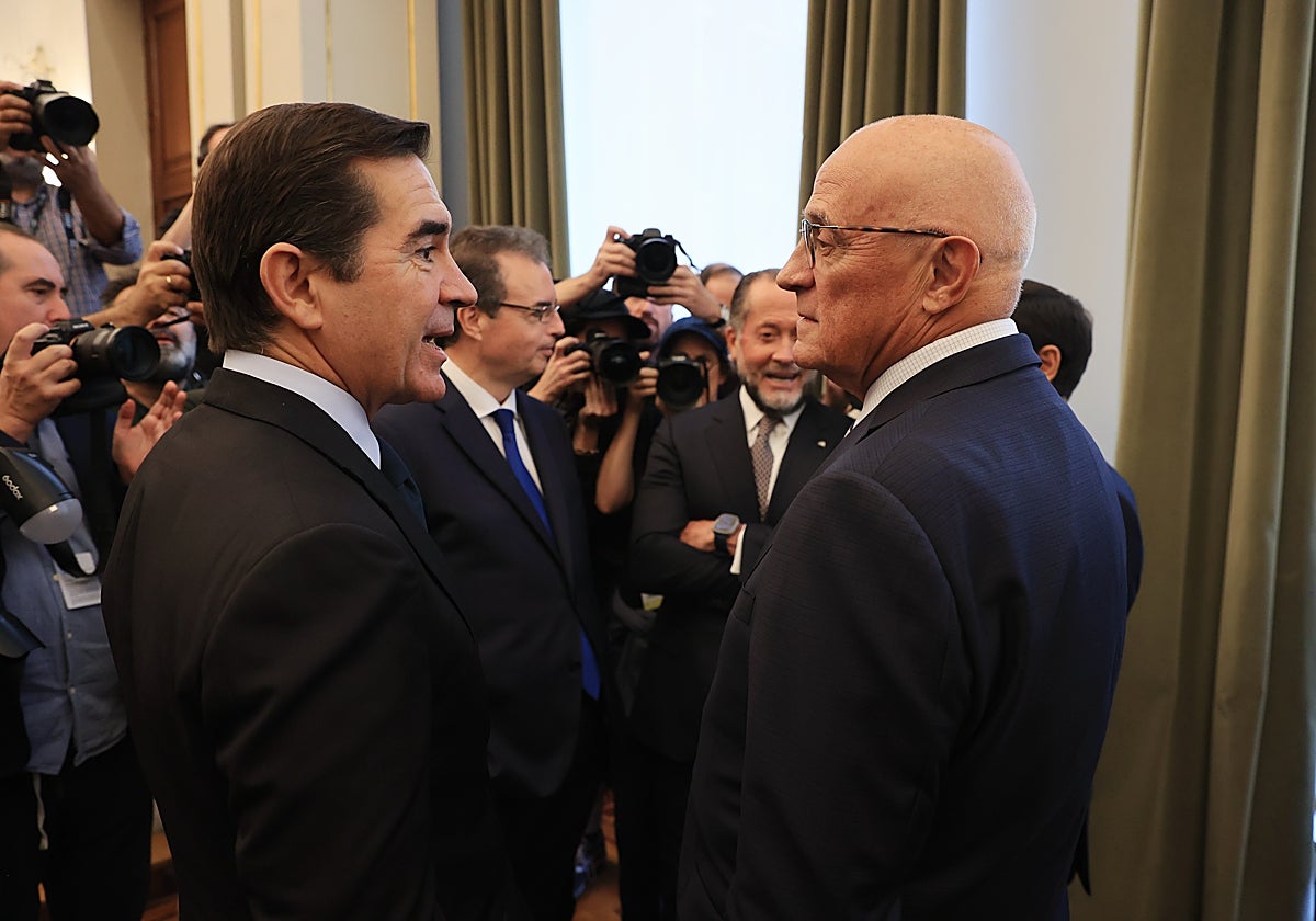 Carlos Torres, presidente del BBVA, y Josep Oliu, del Banco Sabadell, en la toma de posesión del actual gobernador del Banco de España, José Luis Escrivá