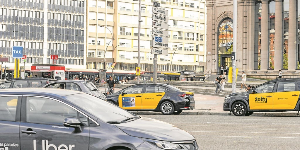 Cataluña vetará los VTC en los desplazamientos urbanos y reserva ese mercado a los taxis