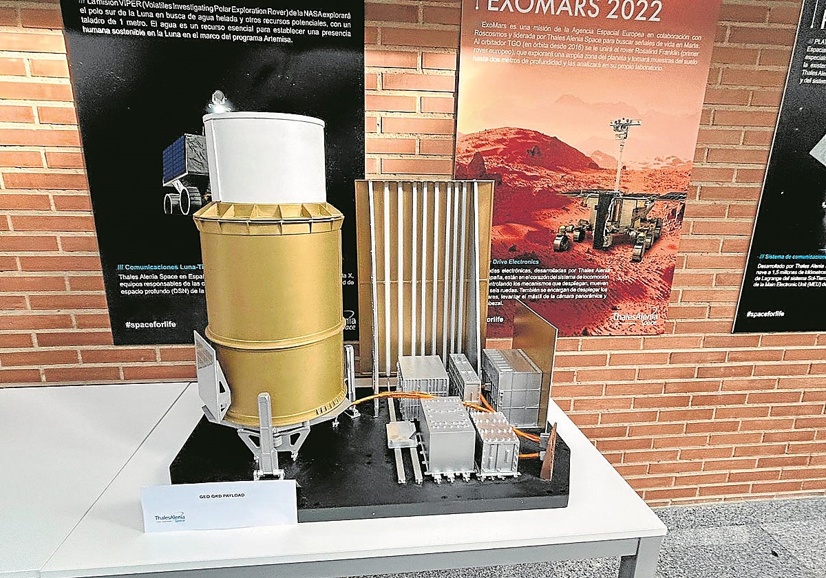 Maqueta de parte de la tecnología de esta iniciativa conjunta de Thales Alenia Space e Hispasat