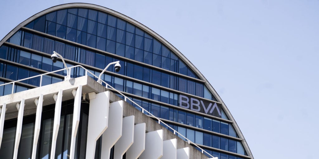 BBVA anuncia un dividendo a cuenta récord que también cobrarían los accionistas del Sabadell que acepten la opa