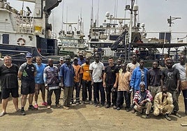 Los atuneros vascos atrapados en Senegal mandan un SOS y el Gobierno los ignora