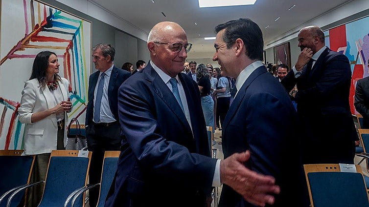 La competencia mueve hilos para robar grandes empresas a BBVA y Sabadell