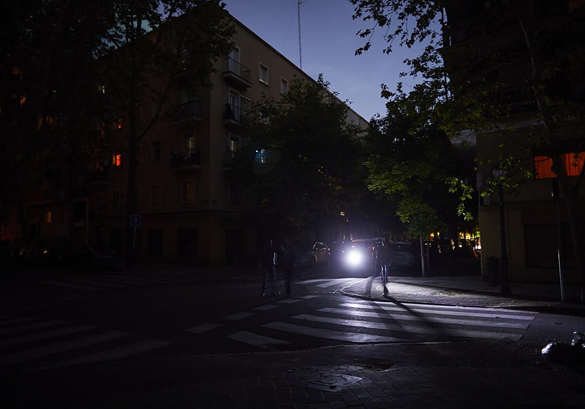 Calles en oscuridad por el apagón del pasado 28 de abril en el barrio de Acacias, Arganzuela (Madrid)
