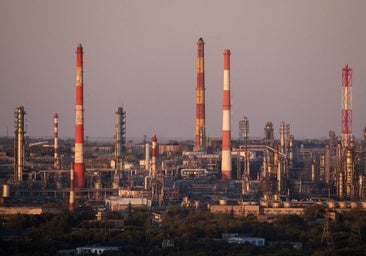 El precio del petróleo repunta casi un 4% tras las sanciones de EE.UU. a empresas rusas
