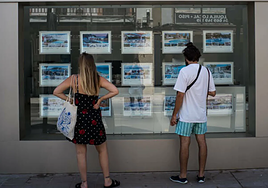 Las compras de vivienda de los jóvenes se hunden del 22,5% del 'boom' inmobiliario al 9,5%
