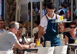 La tasa de paro sube al 10,45% por la estacionalidad del trabajo tras el final del verano