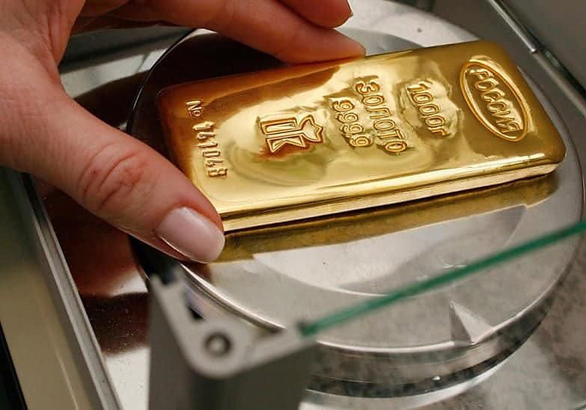 Un lingote de oro en una tienda