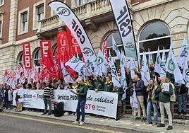 El Gobierno cede a la ofensiva sindical y negociará la subida salarial