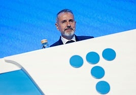 Telefónica se hunde más de un 13% en Bolsa, una de las mayores caídas de su historia, tras recortar el dividendo