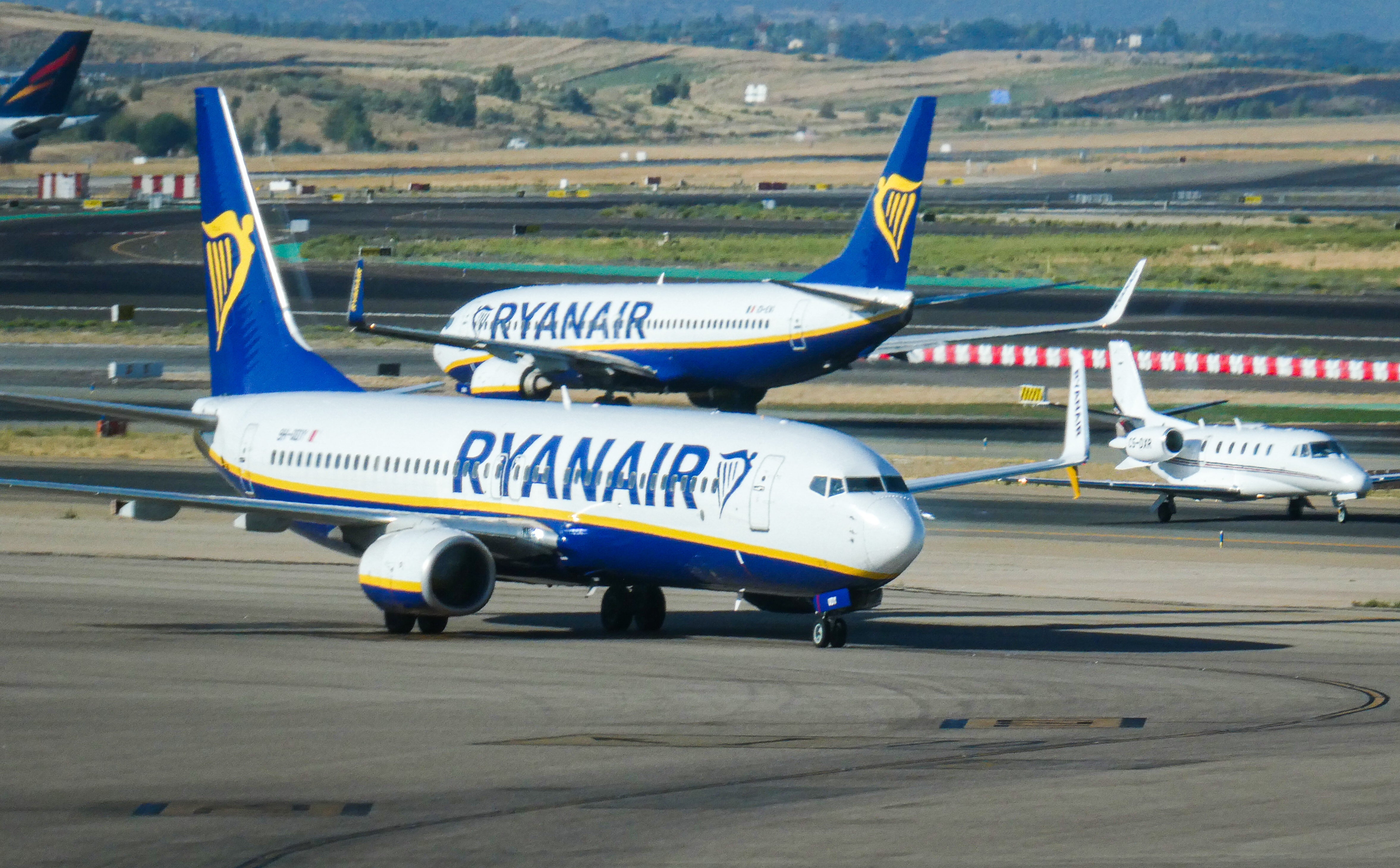 Si vas a volar con Ryanair, atento: la aerolínea cambia hoy su política de check-in y cobrará 30 euros a quienes no cumplan las condiciones