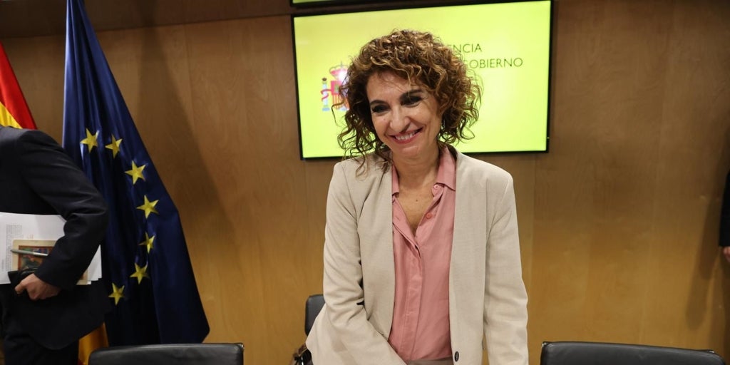 Montero bölgesel finansmanın CC.AA'yı cezalandırmasını önermektedir. bu daha düşük vergiler