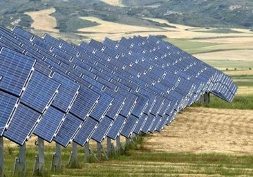 La consolidación del sector fotovoltaico español se enreda en un nudo gordiano