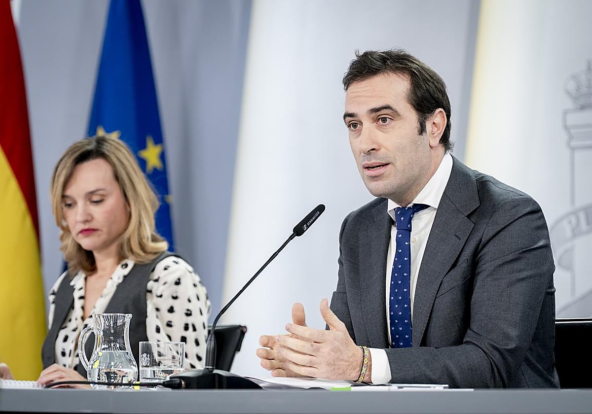 Carlos Cuerpo y Pilar Alegría durante la rueda de prensa del Consejo de Ministros.
