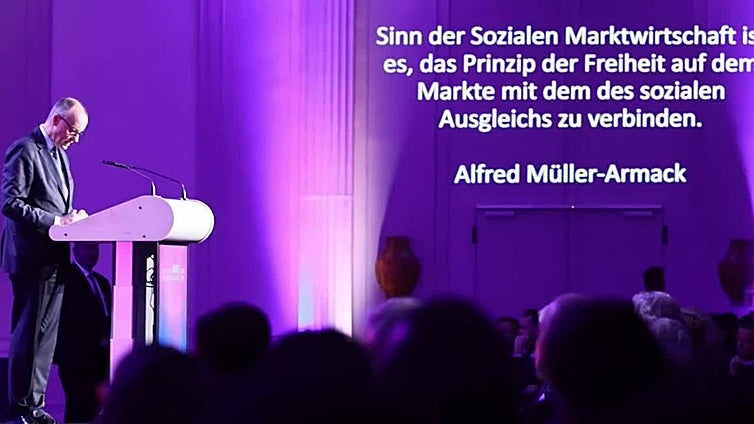 El canciller alemán participa en un acto de la patronal del metal y de la industria electrónica