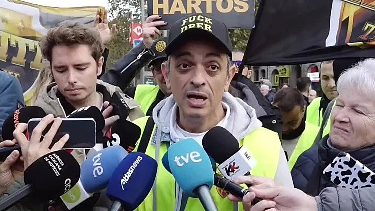 Elite anuncia una huelga indefinida si el Parlament no aprueba la nueva ley del taxi en marzo