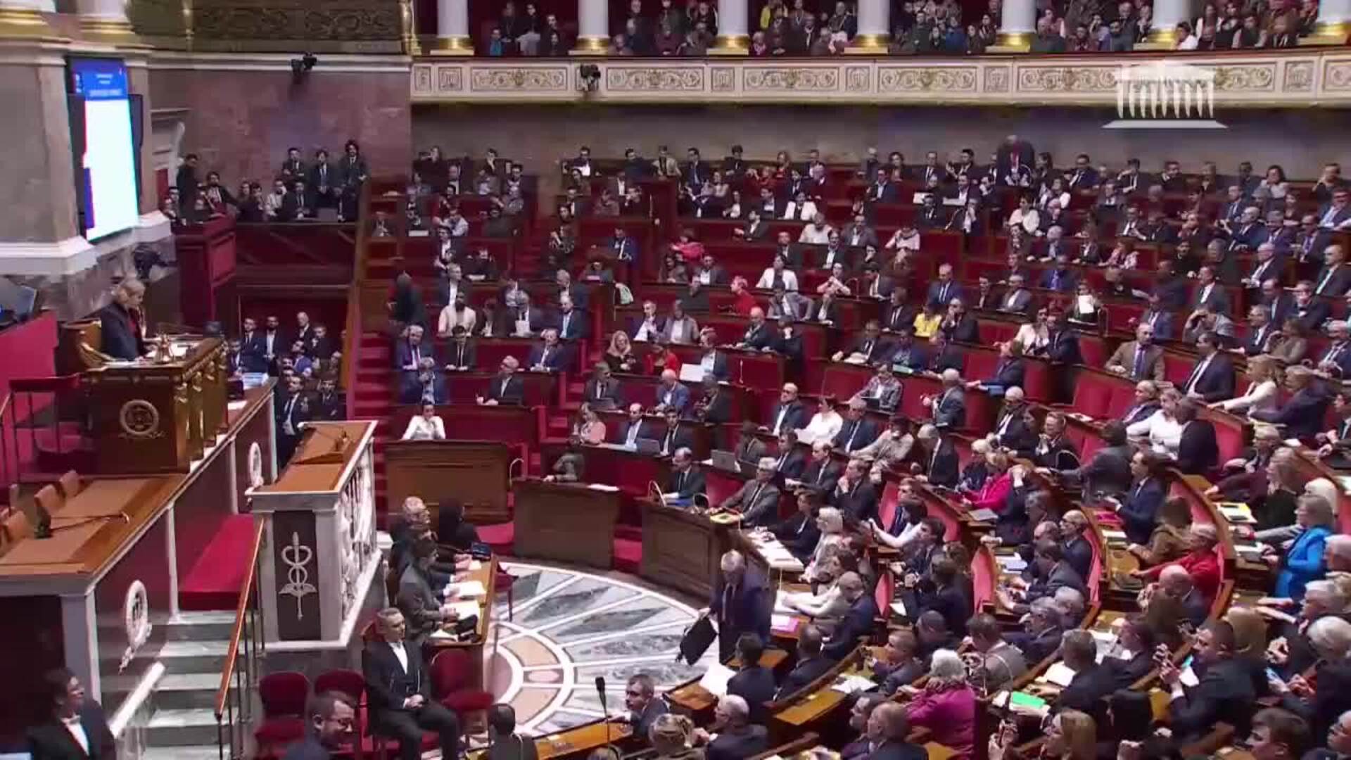 Luz verde a las cuentas de la Seguridad Social asegura la continuidad del primer ministro francés