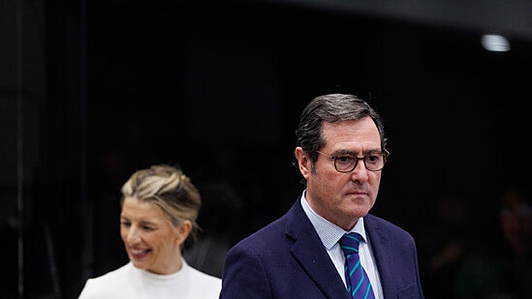 Yolanda Díaz cree inaceptable la subiba del 1,5% del salario mínimo que plantea la CEOE