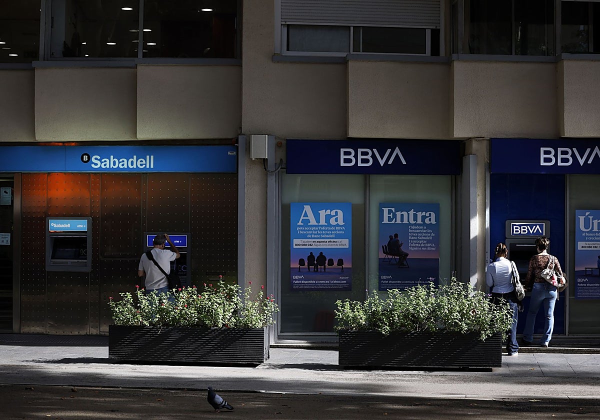 Oficinas bancarias del Sabadell y BBVA en Barcelona