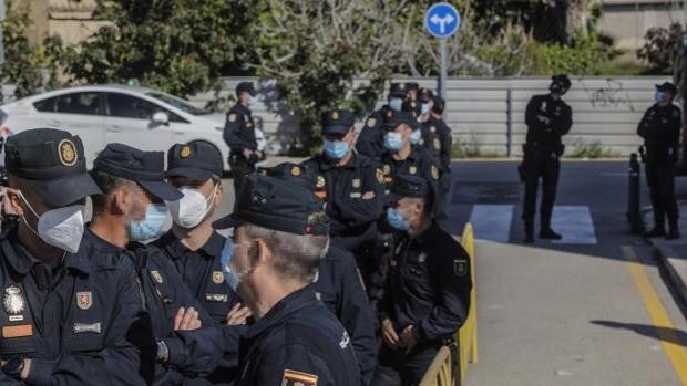 El TS confirma que Cataluña discriminó a policías y guardias civiles con la vacuna del Covid