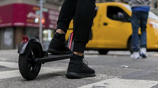 Muere un cordobés de 75 años tras ser atropellado por un patinete en Roquetas de Mar