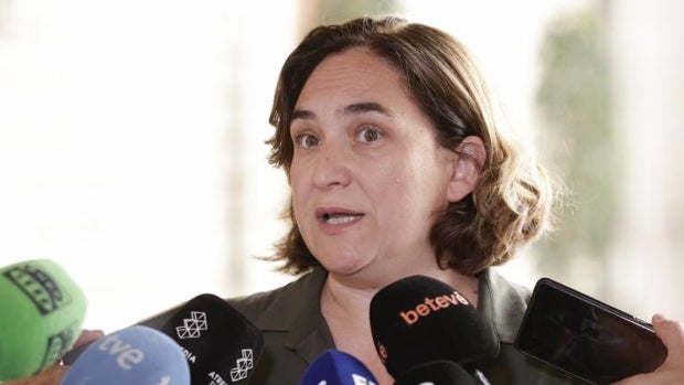 El juez archiva la causa contra Colau por las subvenciones a entidades afines