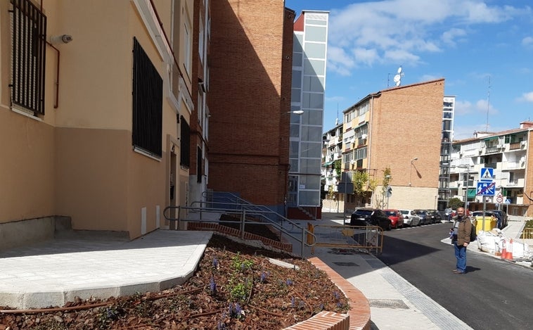 Más peatonal y verde: cómo renaturalizar calles de Madrid para evitar la invasión de ascensores en acera