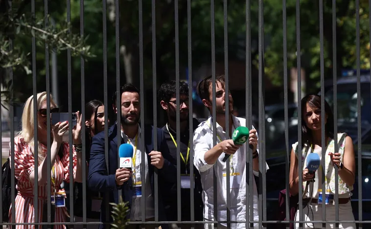 Sánchez aparca a los periodistas acreditados en el exterior del Ministerio de Economía en un acto