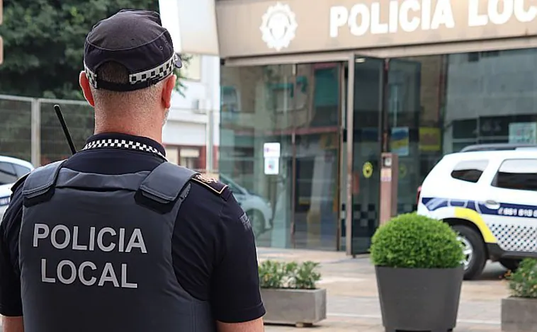 Persecución policial de tres kilómetros en sentido contrario en Valencia para recuperar dos furgonetas robadas