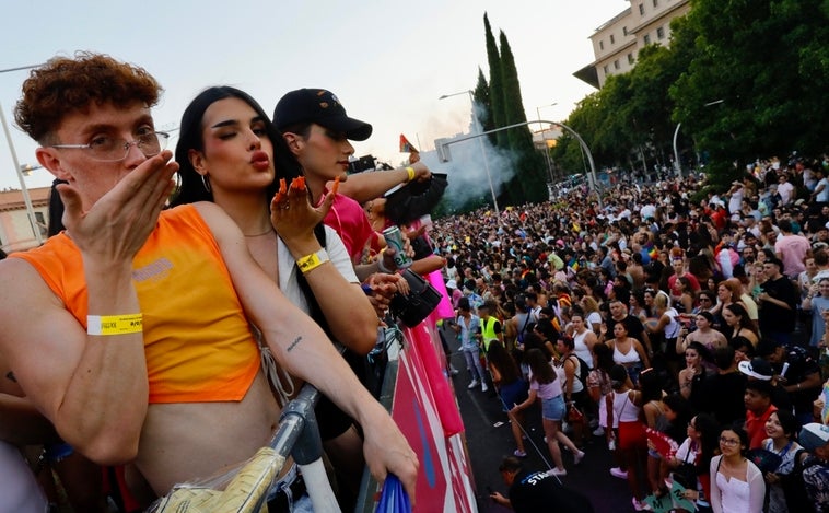 El Orgullo marcha frente al odio en Madrid: «No es normal que solo podamos salir tranquilos hoy»