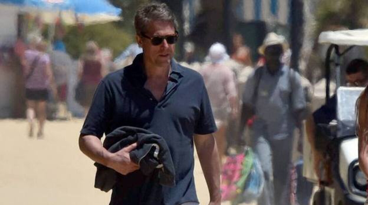 El 'Kaos' de Hugh Grant para Netflix se desata en la Costa del Sol