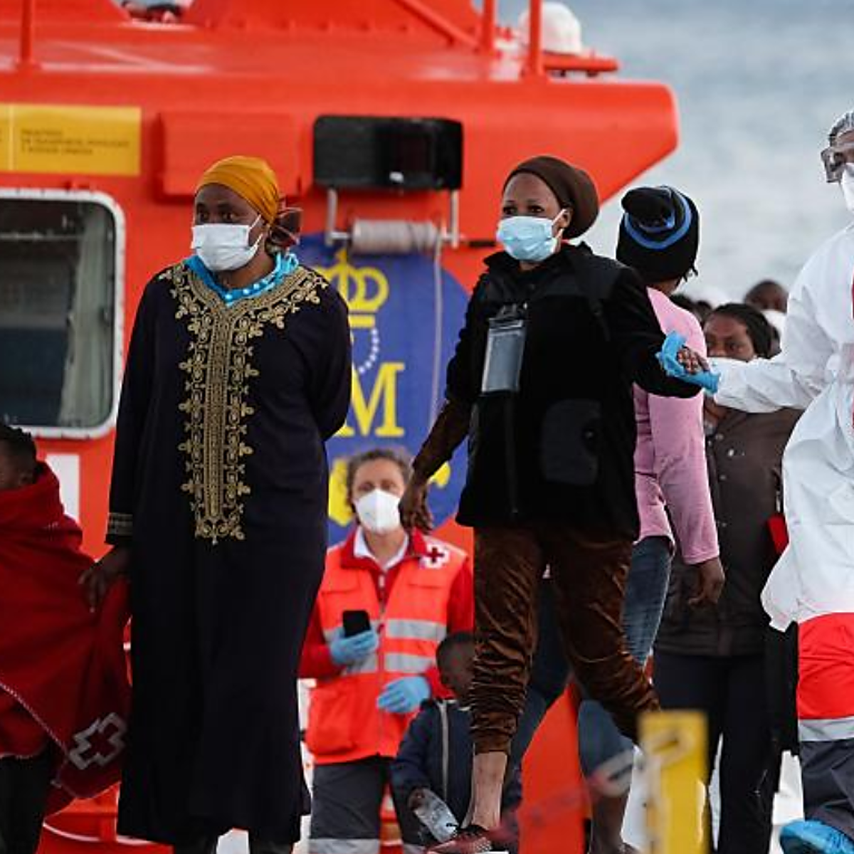 Dos desaparecidos y 167 migrantes rescatados en aguas cercanas a Canarias