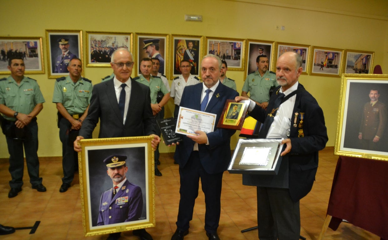 Antonio Mancera, en el centro, durante el homenaje