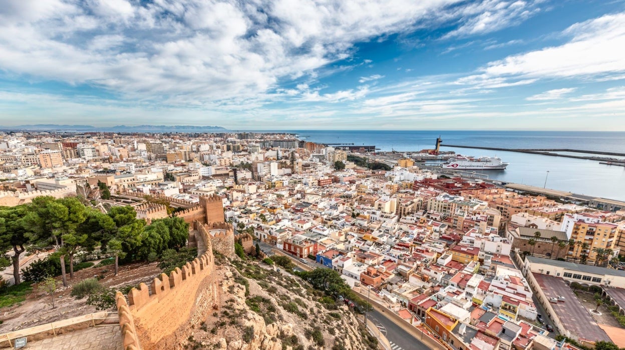 Almería, más fácil viajar a Londres que a Sevilla