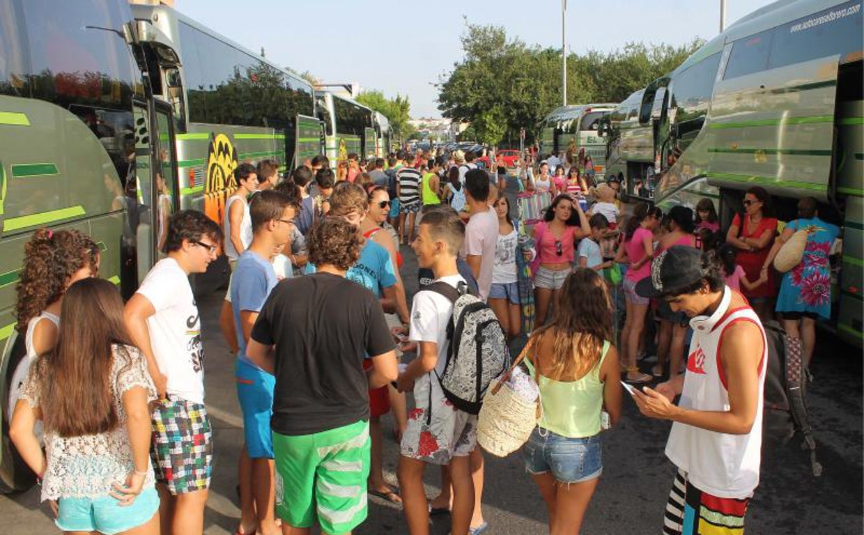 Distintos municipios promueven también este servicio de excursiones a la playa en autobús