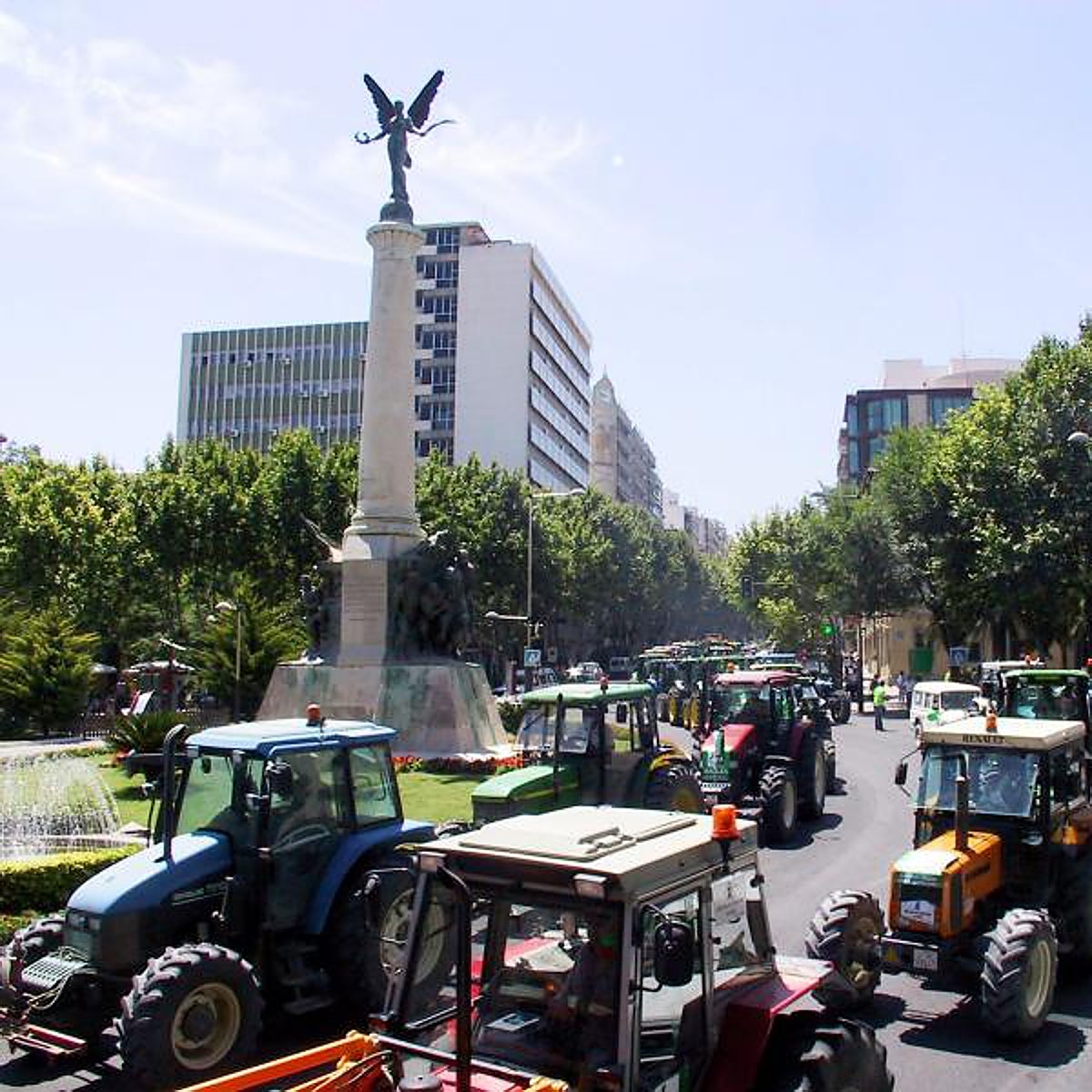 Convocadas seis tractoradas en la provincia de Jaén por el incremento de los costes de producción