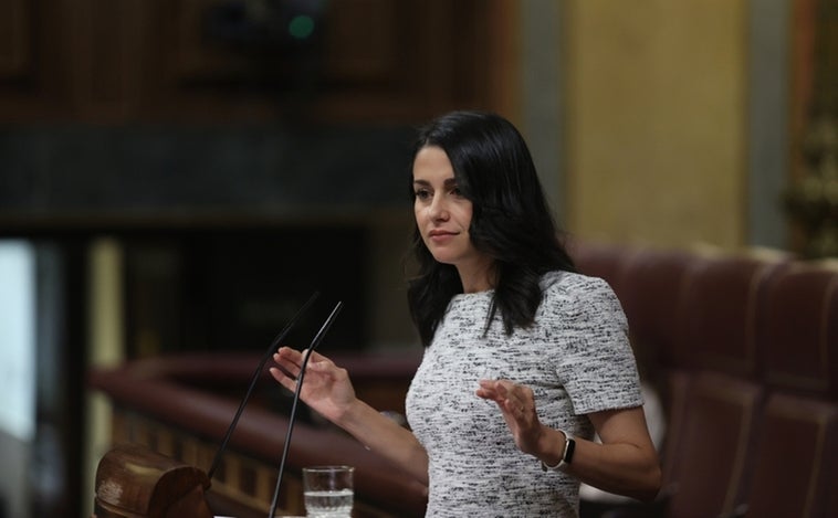 Inés Arrimadas critica a Sánchez por olvidarse de los jóvenes