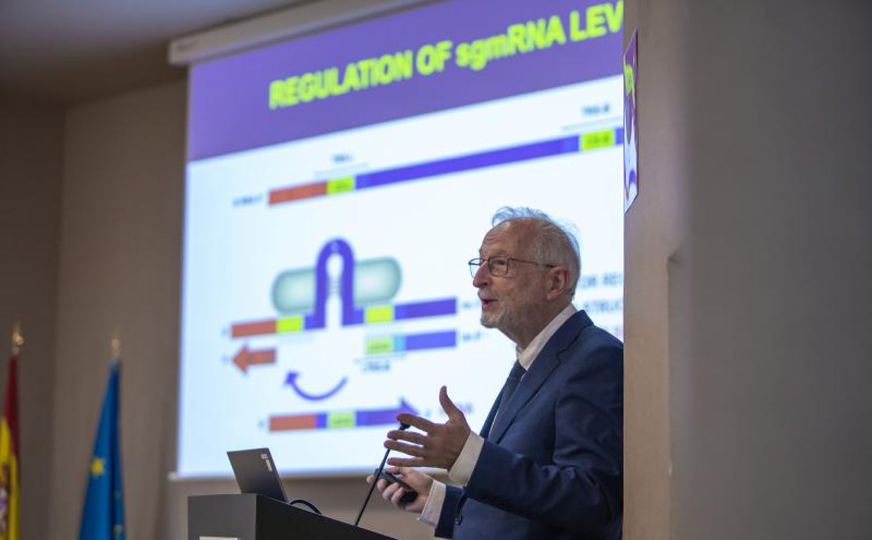 Imagen de archivo del virólogo y jefe de investigación del Centro Nacional de Biotecnología del CSIC, Luis Enjuanes