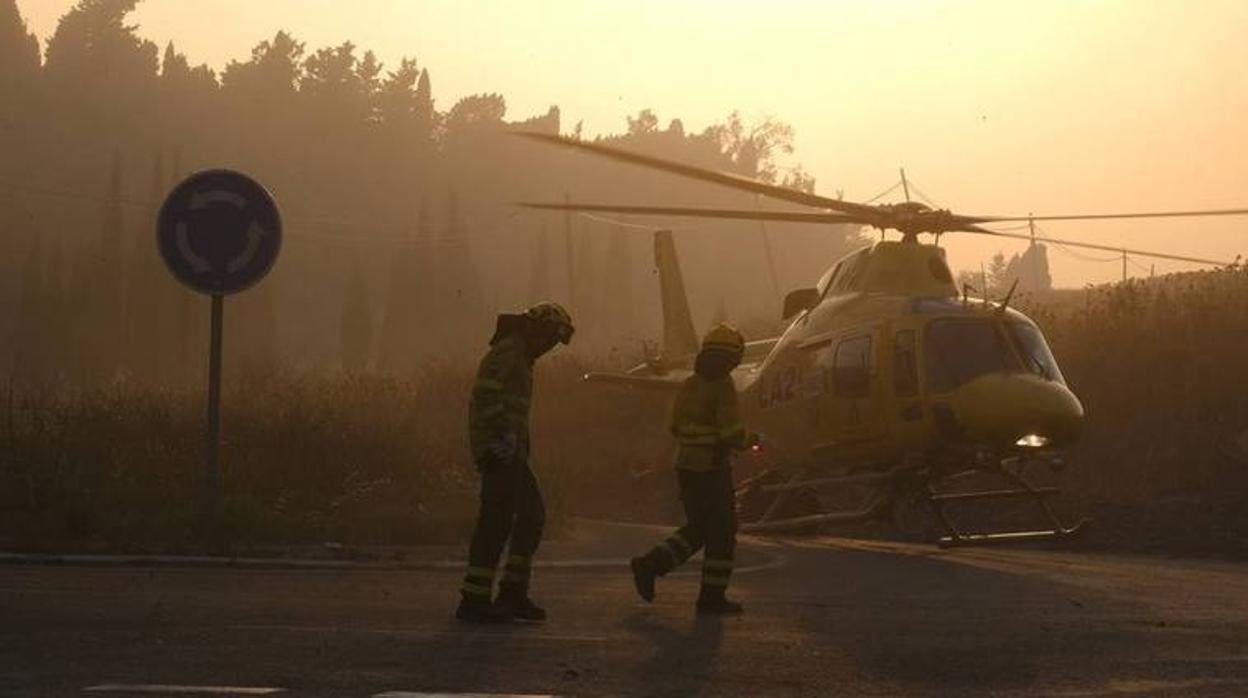 Los vecinos de La Teja, barriada desalojada por el incendio, regresan a sus hogares