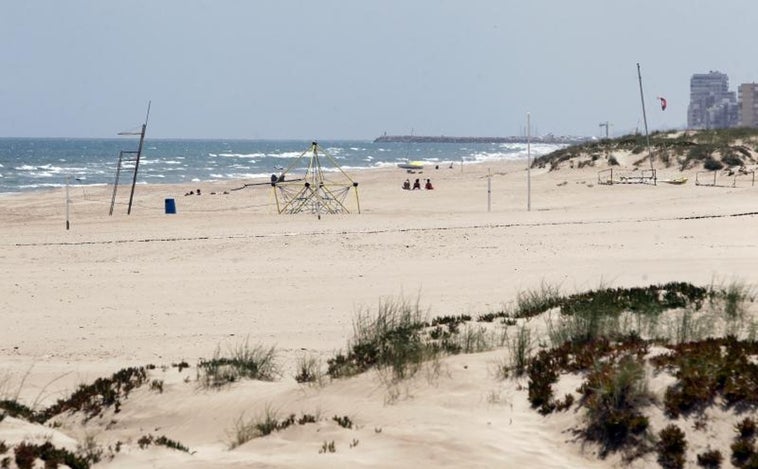 El Gobierno cerrará dos playas de Valencia en plena temporada alta para realizar un trasvase de arena