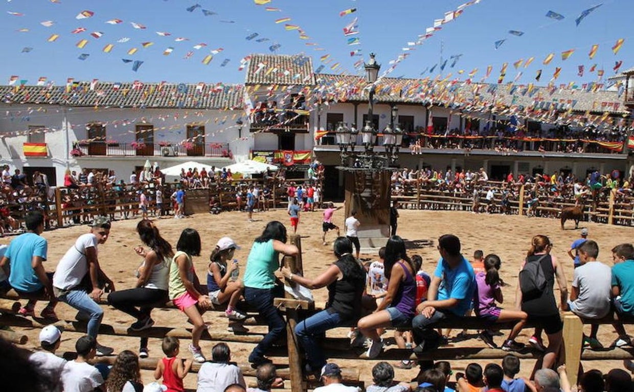 Las actividades relacionadas con el mundo del toro despiertan gran interés entre los vecinos de La Puebla de Montalbán