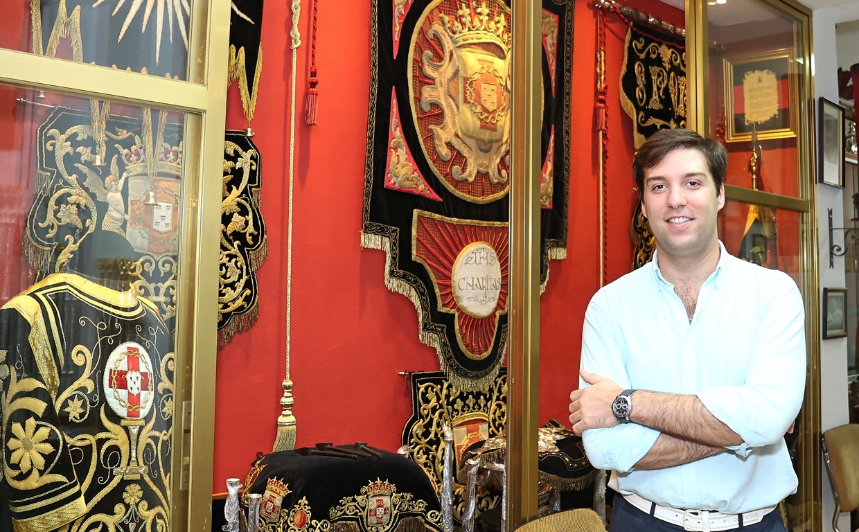 Carlos Pérez, reelegido hermano mayor de la Caridad, en la casa de hermandad