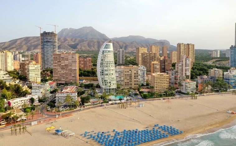 El rascacielos Delfín Tower de Benidorm se presenta a lo grande