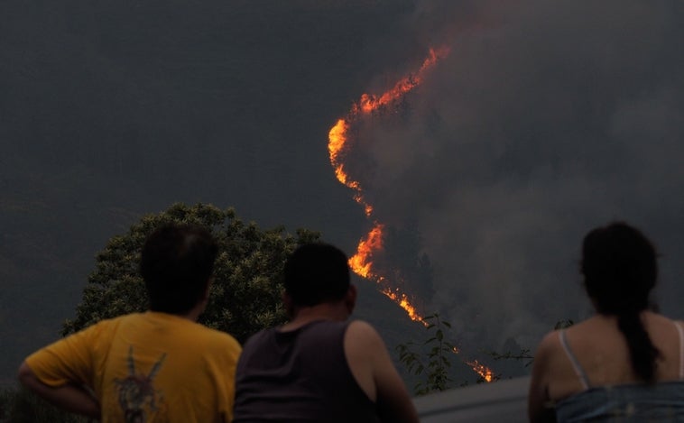 Más de 4.700 hectáreas quemadas y varias poblaciones amenazadas a causa del fuego