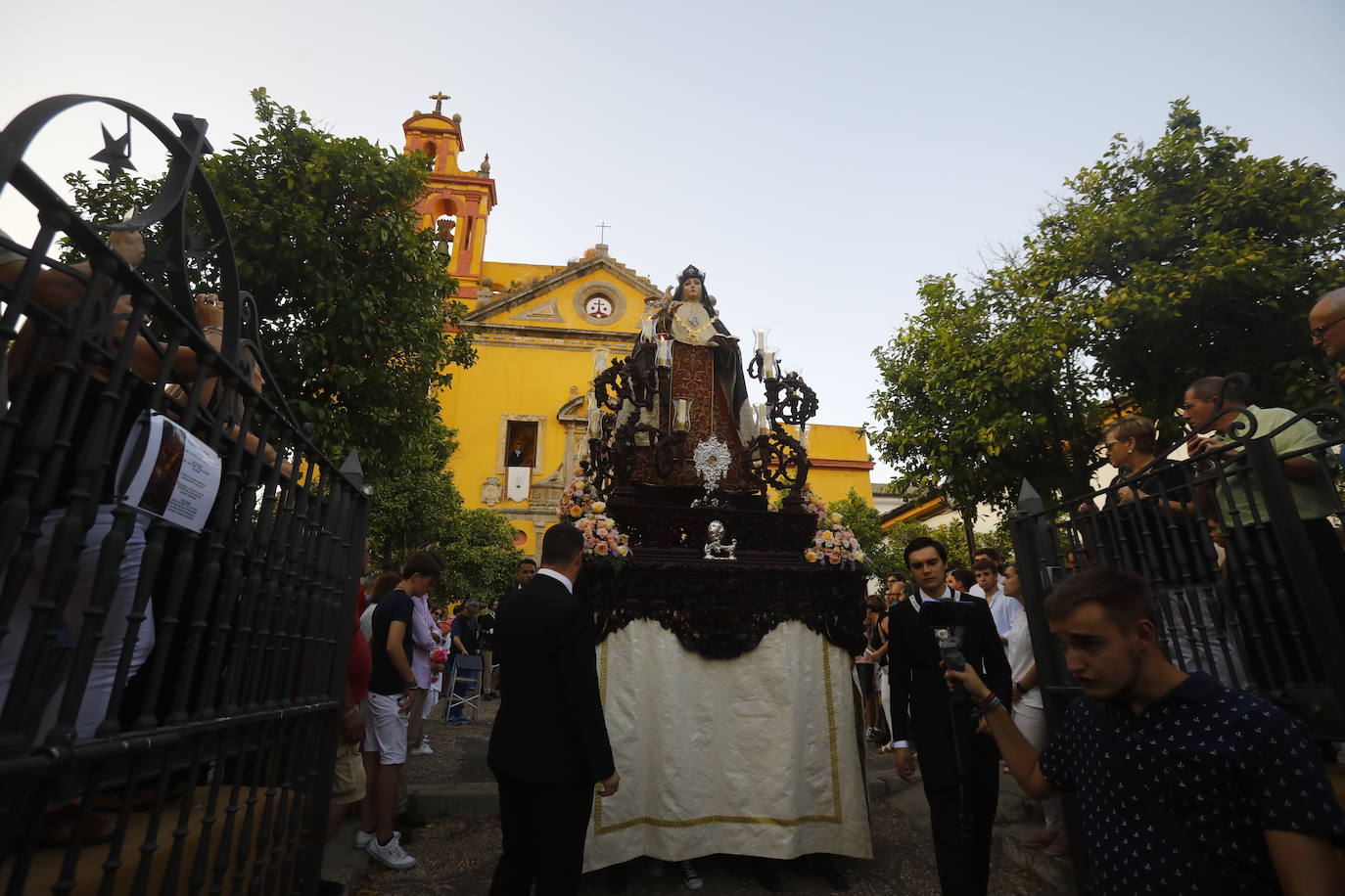 La procesión de la Virgen del Carmen de San Cayetano, en imágenes