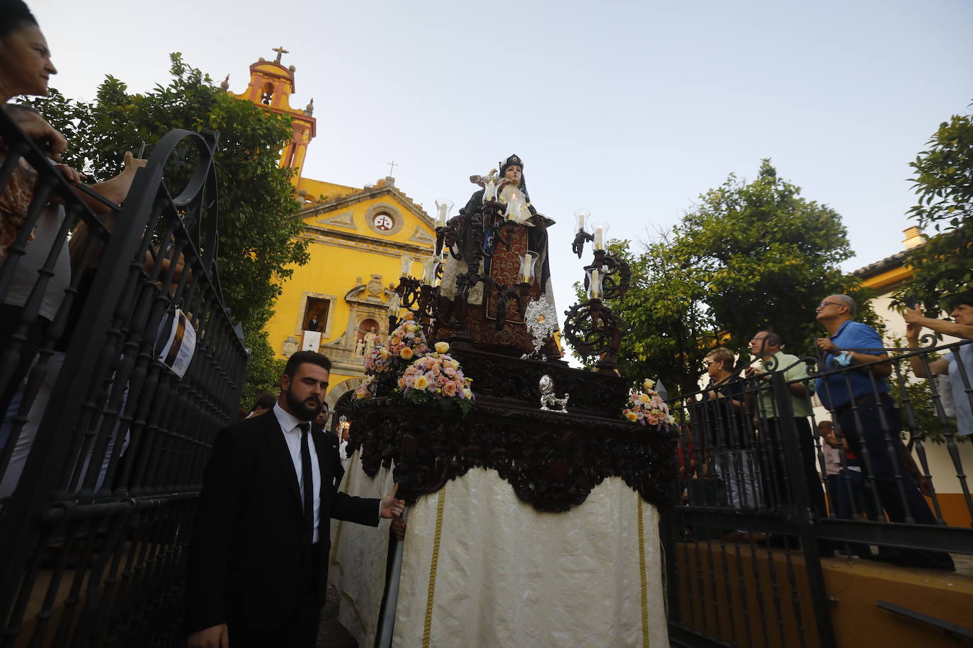 La procesión de la Virgen del Carmen de San Cayetano, en imágenes