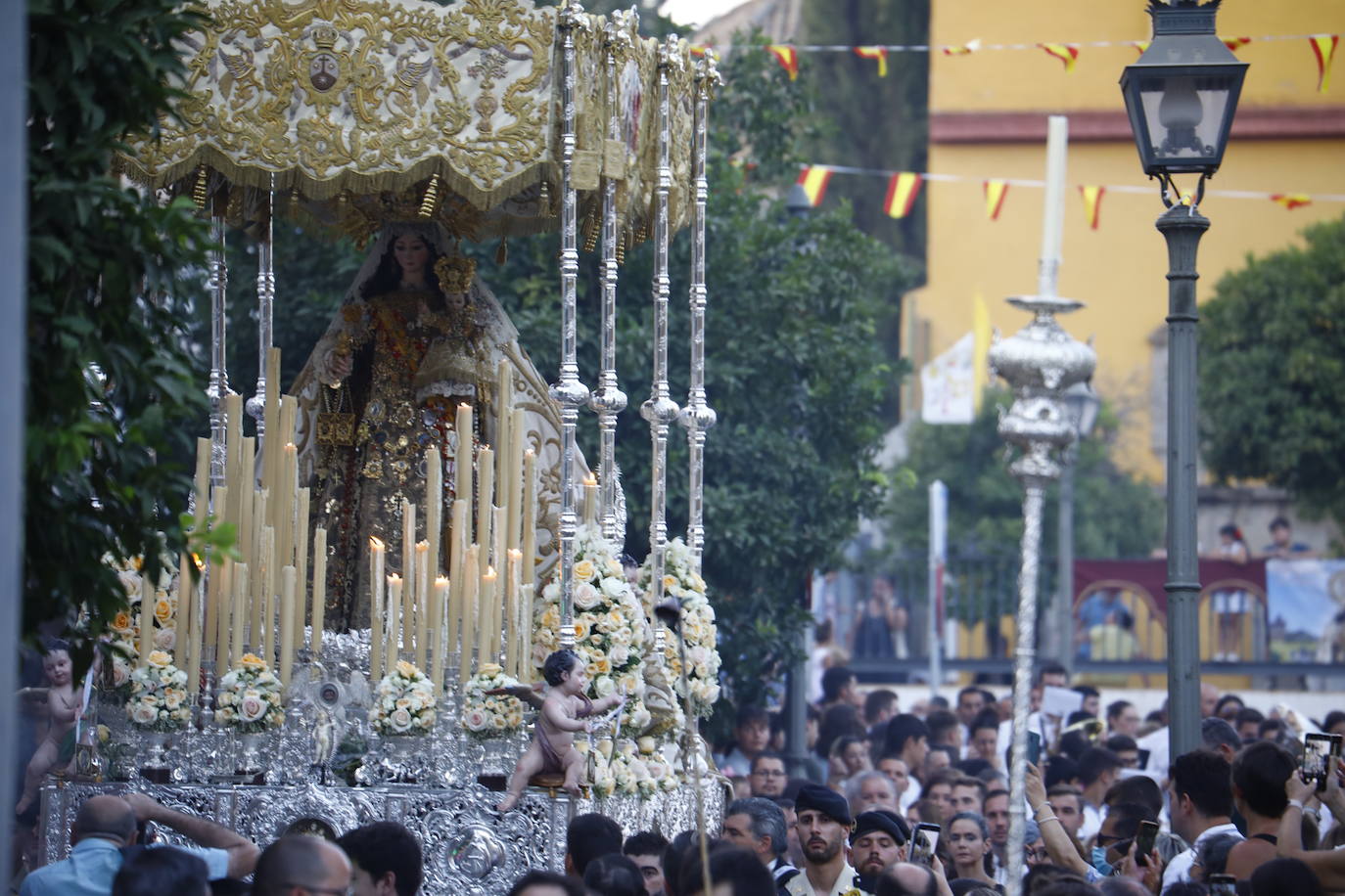 La procesión de la Virgen del Carmen de San Cayetano, en imágenes